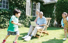 Người cao tuổi trường thọ với mùa xuân mới